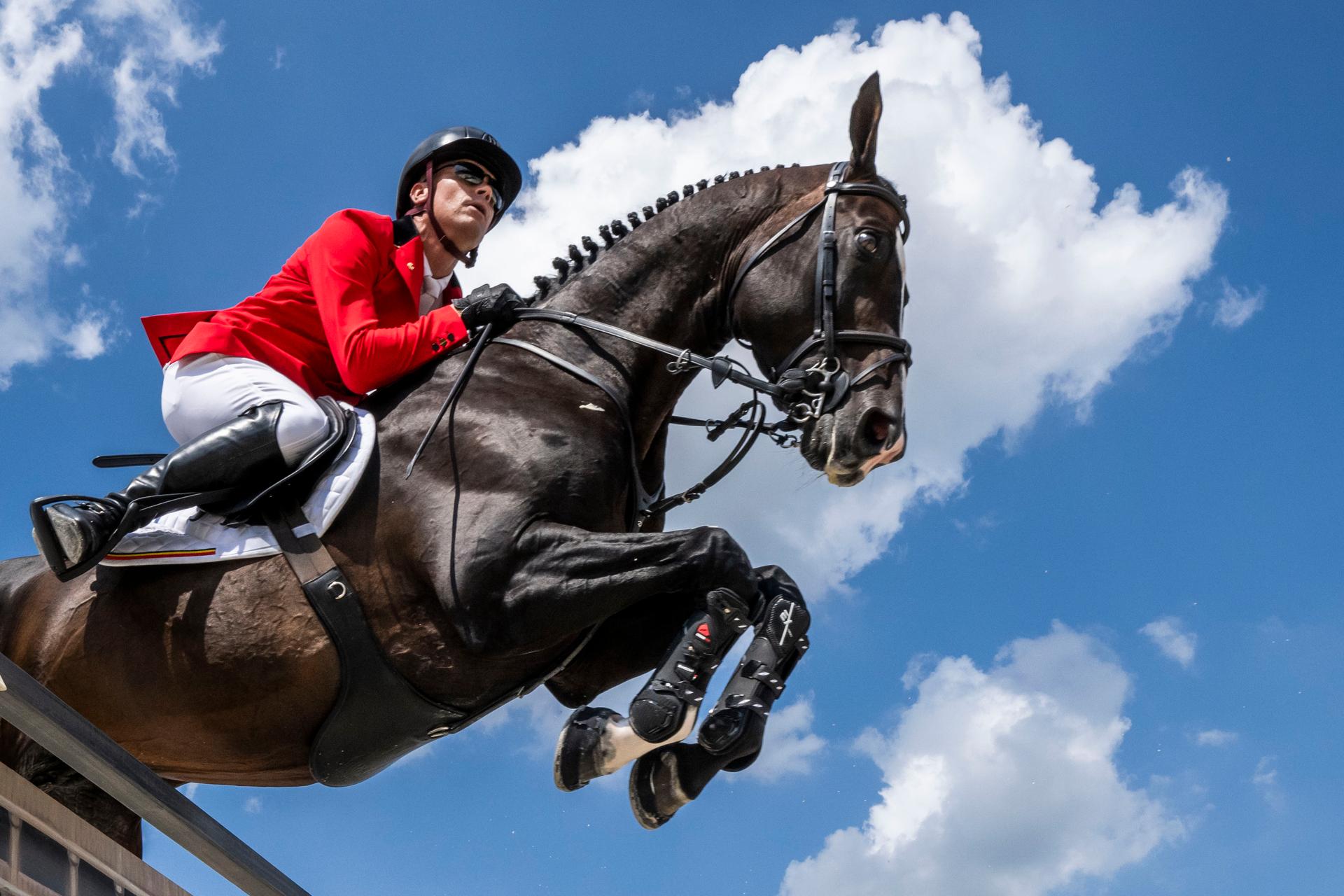 240802 Jerome Guery of Belgium on horse Quel Homme de Hus competes in equestrian jumping team final during day 7 of the Paris 2024 Olympic Games on August 2, 2024 in Paris.  Photo: Johanna Säll / BILDBYRÅN / kod JL / JL0415 ridsport equestrian olympic games olympics os ol olympiska spel olympiske leker paris 2024 paris-os paris-ol 7 bbeng grappa33 BENELUX ONLY