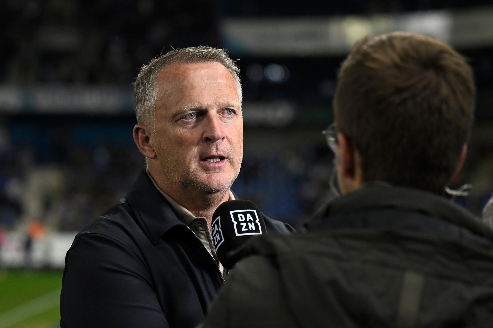 John Van den Brom pictured during a soccer match between Belgian soccer team KRC Genk and Polish team KKS Lech Poznan, in Genk on Thursday 28 August 2025, the return leg in the play-offs of the UEFA Europa League competition. Genk won the first leg 1-5. BELGA PHOTO JOHAN EYCKENS