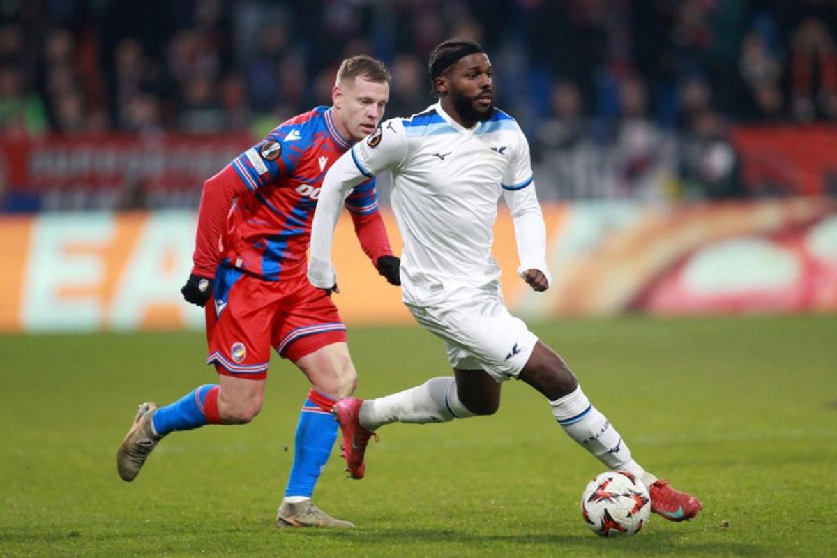 Viktoria Plzen's Czech forward #11 Matej Vydra (L) and Lazio's Portuguese defender #30 Nuno Tavares vie for the ball during the UEFA Europa League last 16, 1st leg football match FC Viktoria Plzen v SS Lazio in Plzen, Czech Republic, on March 6, 2025.  MILAN KAMMERMAYER / AFP
