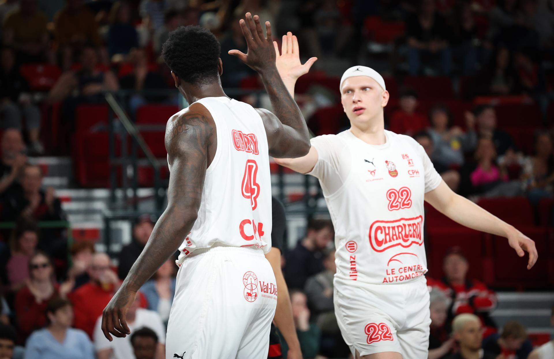 Spirou's Juwan Gary and Spirou's Quinten Smout celebrate during a basketball match between Spirou Charleroi and House of Talents Spurs Kortrijk, Sunday 19 April 2026 in Charleroi, on day 30 of the 'BNXT League' Belgian and Dutch first division basket championships. BELGA PHOTO VIRGINIE LEFOUR