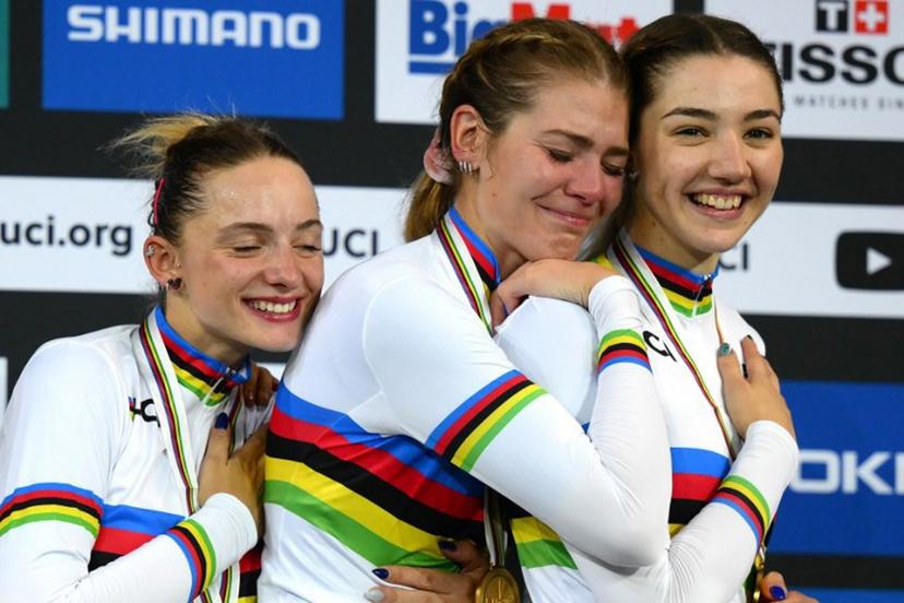 (From L)Italy's Chiara Consonni, Italy's Martina Alzini and Italy's Martina Fidanza celebrate with their gold medals on the podium after winning the Women's Team Pursuit finals during the UCI Track Cycling World Championships at the Velodrome of Saint-Quentin-en-Yvelines, southwest of Paris, on October 13, 2022.  Anne-Christine POUJOULAT / AFP