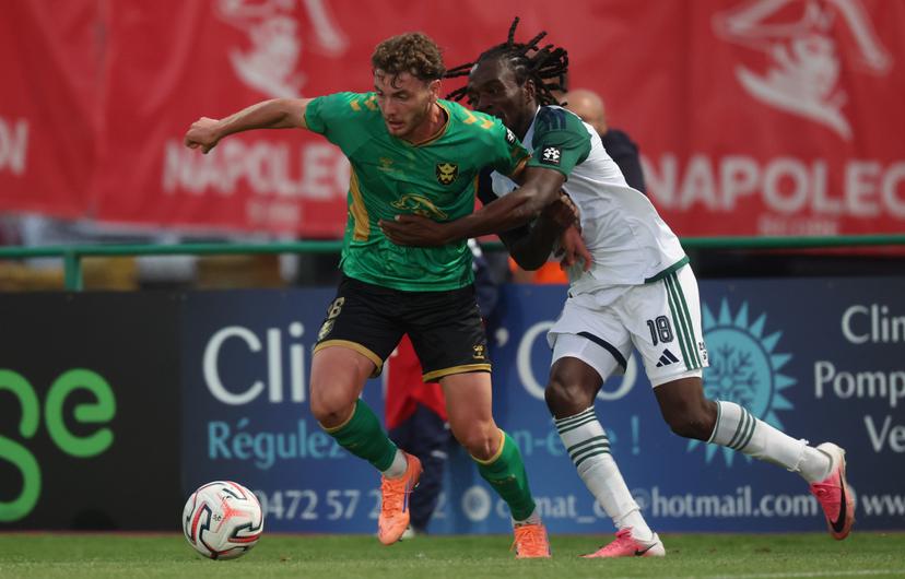 Hasselt's Javan Ngoyi and Francs Borains' Romeo Monticelli fight for the ball during a soccer match between Royal Francs Borains and Sporting Hasselt, Sunday 23 August 2026 in Boussu, on day 2 of the 2026-2027 'Challenger Pro League' 1B second division of the Belgian championship. BELGA PHOTO VIRGINIE LEFOUR