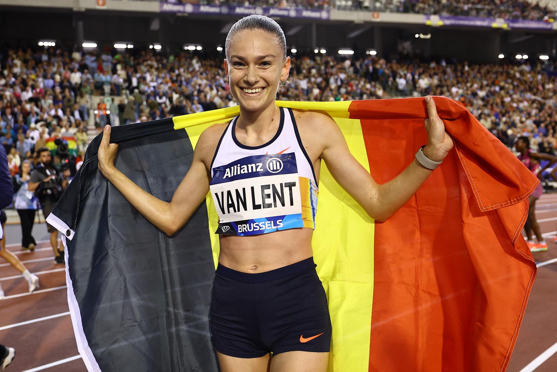 Belgian Jana van Lent celebrates a Belgian record at the women's 5000m race at the 49th edition of the Memorial Van Damme Diamond League athletics event in Brussels, Friday 22 August 2025.  BELGA PHOTO DAVID PINTENS
