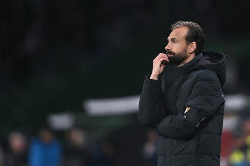 FC Famalicao's coach Hugo Oliveira gestures during the Portuguese League football match between Sporting CP and FC Famalicao at Jose Alvalade stadium in Lisbon on March 15, 2025.  Patricia DE MELO MOREIRA / AFP