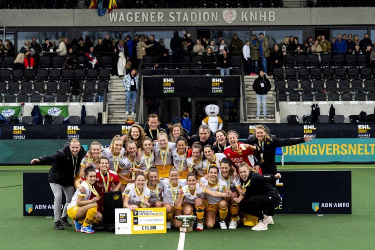 Den Bosch's players pose with the trophy after winning the Women's Euro Hockey League final field hockey match between HC Den Bosch Club Campo De Madrid, in Amstelveen, on April 10, 2023.  Sander Koning / ANP / AFP