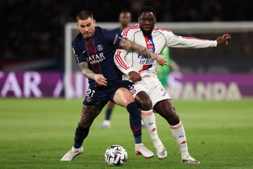 Paris Saint-Germain's French defender #21 Lucas Hernandez (L) fights for the ball with Lyon's Belgian midfielder #05 Orel Mangala during the French L1 football match between Paris Saint-Germain (PSG) and Olympique Lyonnais (OL) at the Parc des Princes stadium in Paris on April 19, 2026.  FRANCK FIFE / AFP
