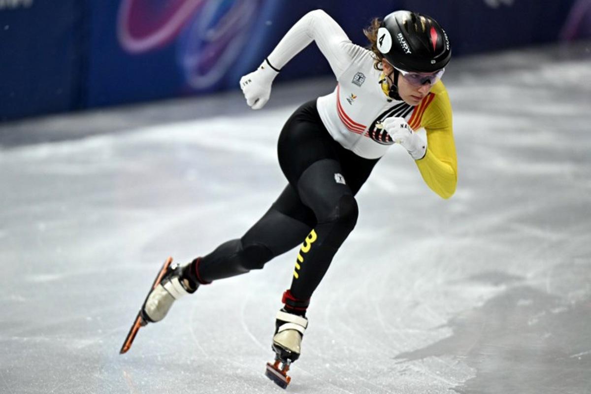Belgium's Hanne Desmet competes in the short track speed skating women's 1000m quarter-final during the Milano Cortina 2026 Winter Olympic Games at Milano Ice Skating Arena in Milan on February 16, 2026.  Gabriel BOUYS / AFP