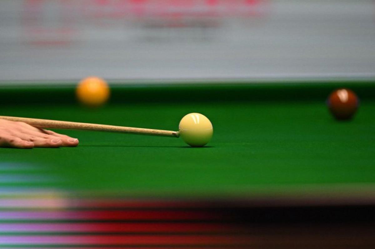 England's Judd Trump plays a shot during the Masters snooker tournament final against Wales' Mark Williams at Alexandra Palace in London on January 15, 2023.  JUSTIN TALLIS / AFP