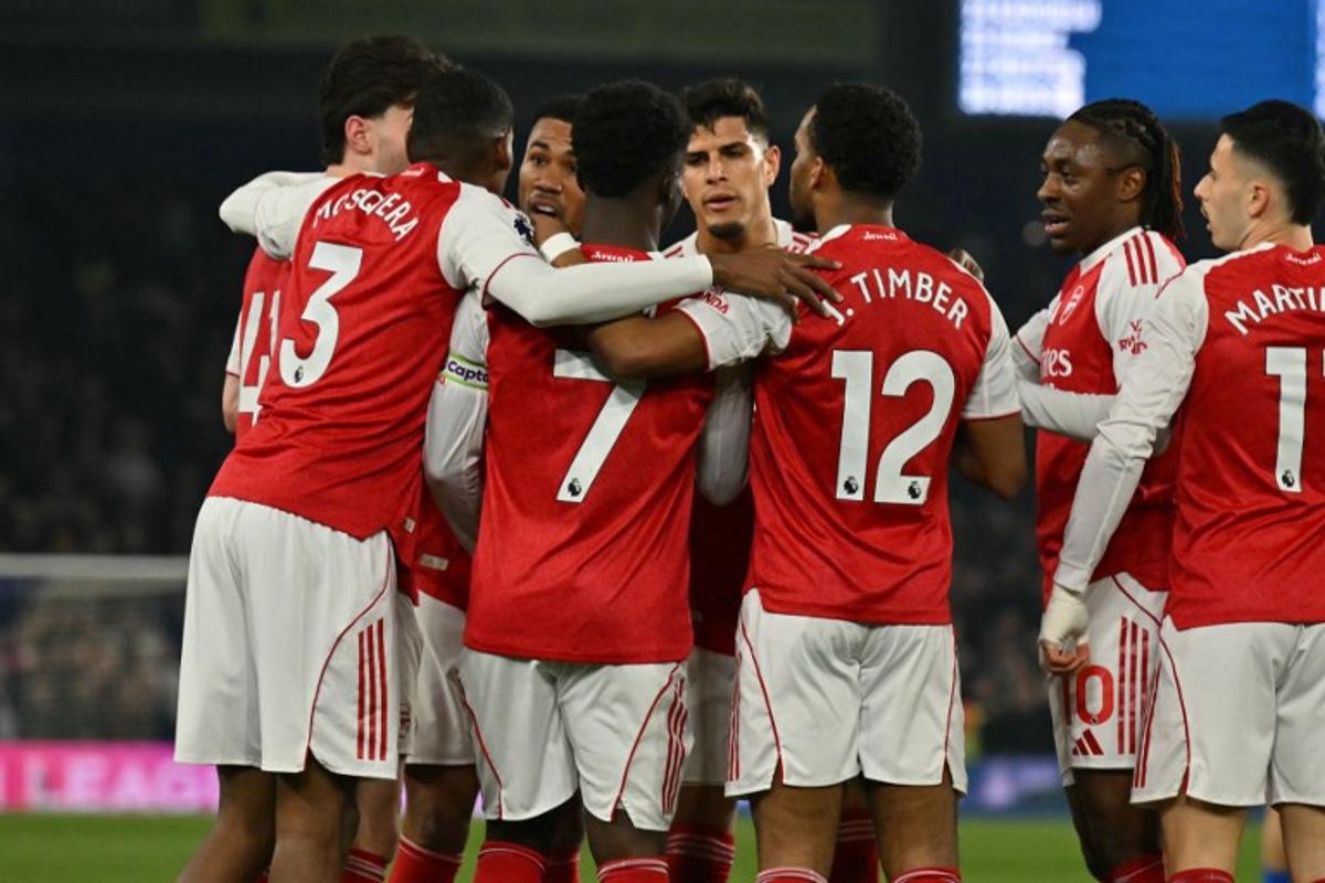 Arsenal's English midfielder #07 Bukayo Saka (C) celebrates with teammates after scoring the opening goal of the English Premier League football match between Brighton and Hove Albion and Arsenal at the American Express Community Stadium in Brighton, southern England on March 4, 2026.  Glyn KIRK / AFP