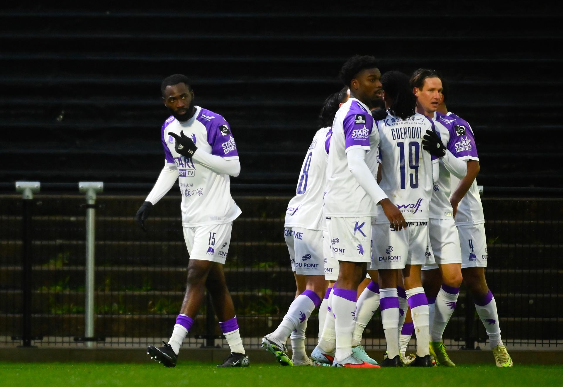 Beerschot's Arnold Vula (L) celebrates after scoring during a soccer game between Royal Olympic Charleroi and Beerschot VA, Sunday 23 November 2025 in Charleroi, on day 14 of the 2025-2026 'Challenger Pro League' 1B second division of the Belgian championship. BELGA PHOTO JOHN THYS