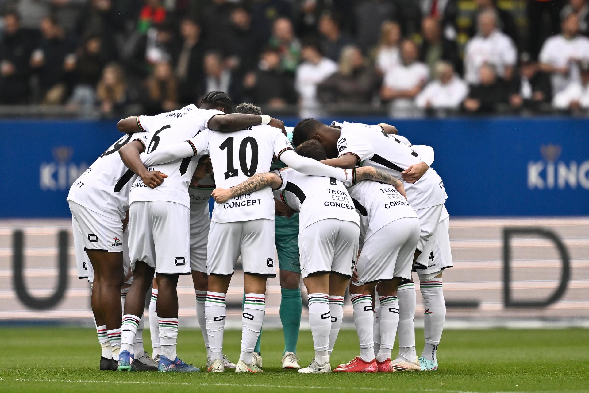 OHL's players pictured before a soccer match between Oud-Heverlee Leuven and KV Mechelen, Saturday 03 May 2025 in Heverlee, on day 7 (out of 10) of the Europe Play-offs of the 2024-2025 'Jupiler Pro League' first division of the Belgian championship. BELGA PHOTO JOHAN EYCKENS