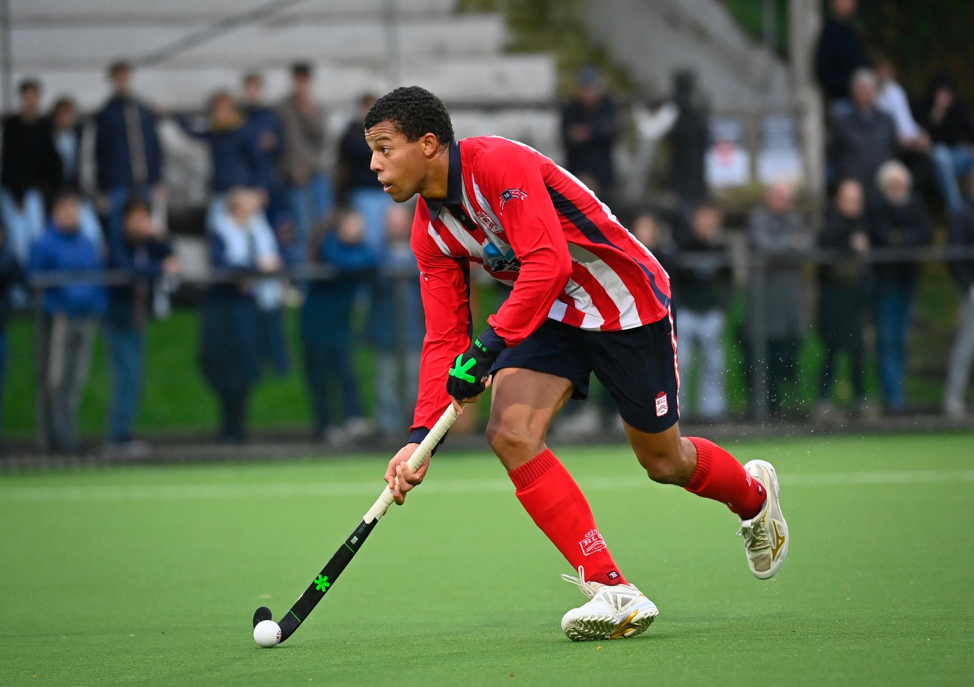 Leopold's Nelson Onana controls the ball during a hockey game between Racing and Leopold, Friday 01 November 2024 in Brussels, on day 9 of the Belgian first division hockey championship. BELGA PHOTO JOHN THYS