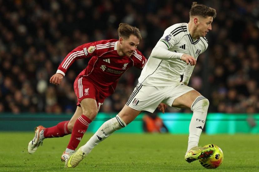 Fulham's English midfielder #10 Tom Cairney (R) takes on Liverpool's Argentinian midfielder #10 Alexis Mac Allister (L) during the English Premier League football match between Fulham and Liverpool at Craven Cottage in London on January 4, 2026.  Adrian Dennis / AFP