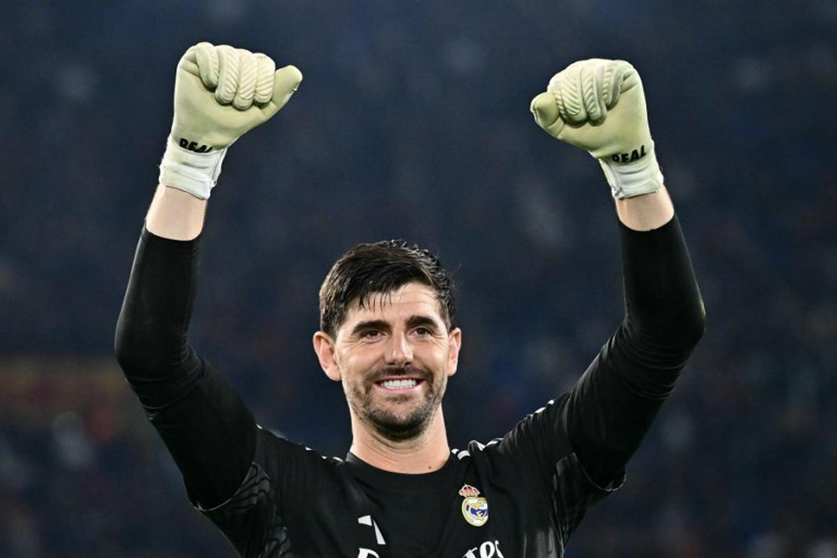 Real Madrid's Belgian goalkeeper #01 Thibaut Courtois celebrates with supporters after winning the UEFA Champions League - 1st round day 2 football match between AS Roma and Real Madrid at the Olympic Stadium in Rome on October 14, 2026.  Filippo MONTEFORTE / AFP