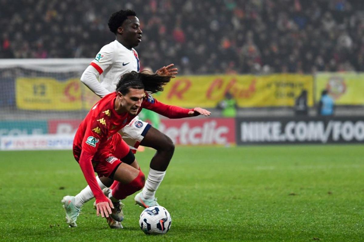 Paris Saint-Germain's French defender #02 Yoram Zague (up) fights for the ball with Le Mans' Belgian defender #11 Vincent Burlet during the French Cup (Coupe de France) round of 16 football match between Le Mans FC and Paris Saint-Germain (PSG) at the Marie-Marvingt Stadium in Le Mans, western France, on February 4, 2025.  JEAN-FRANCOIS MONIER / AFP