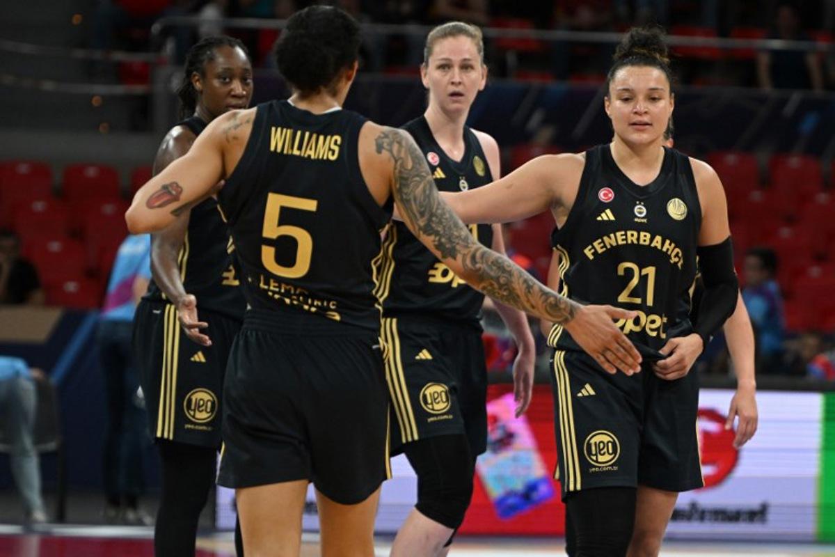 Fenerbahce players celebrate their third place after winning the Euroleague Women's final basketball match for third and fourth place between Valencia Basket Club and Fenerbahce at Pabellon Principe Felipe arena in Zaragoza on April 13, 2025.  JAVIER SORIANO / AFP