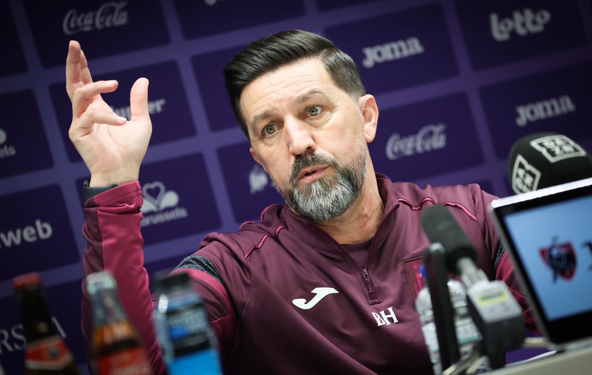 Anderlecht's head coach Besnik Hasi gestures during a press conference of RSC Anderlecht, on Friday 28 March 2025 in Brussels, ahead of this weekend's game in the Jupiler Pro League Champions' Play-offs. BELGA PHOTO VIRGINIE LEFOUR