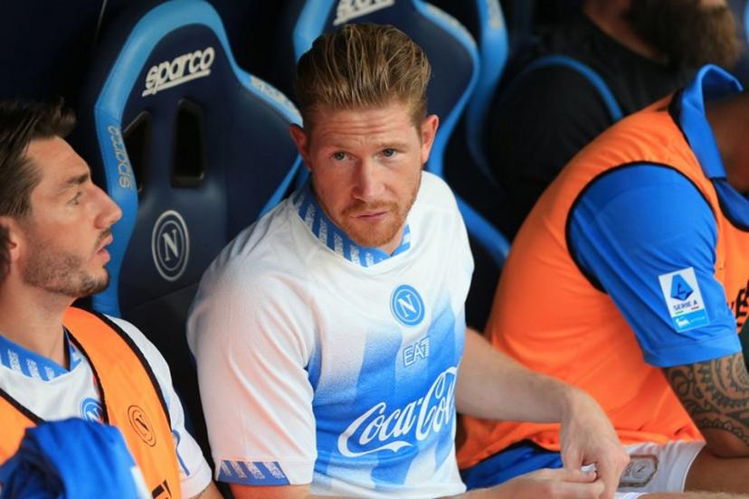 Napoli's Belgian midfielder #11 Kevin De Bruyne looks on before the Italian Serie A football match between Napoli and Como at the Diego Armando Maradona stadium in Naples on August 30, 2026.  Carlo Hermann / AFP