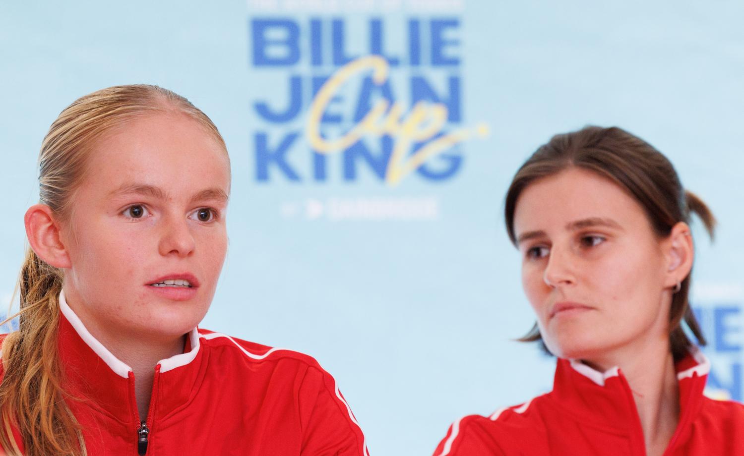 Belgian Jeline Vandromme and Belgian Greet Minnen pictured during a press conference of the Belgian tennis players competing in the upcoming Billie Jean King Cup Play-offs, on Thursday 13 November 2025 in Ismaning, Germany. This weekend Belgium will meet Germany and Turkey. PHOTO BENOIT DOPPAGNE