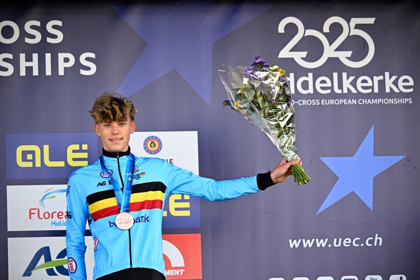 Belgian Giel Lejeune celebrates on the podium after the junior men race at the UEC Cyclocross European Championships, Sunday 09 November 2025, in Middelkerke. BELGA PHOTO JASPER JACOBS