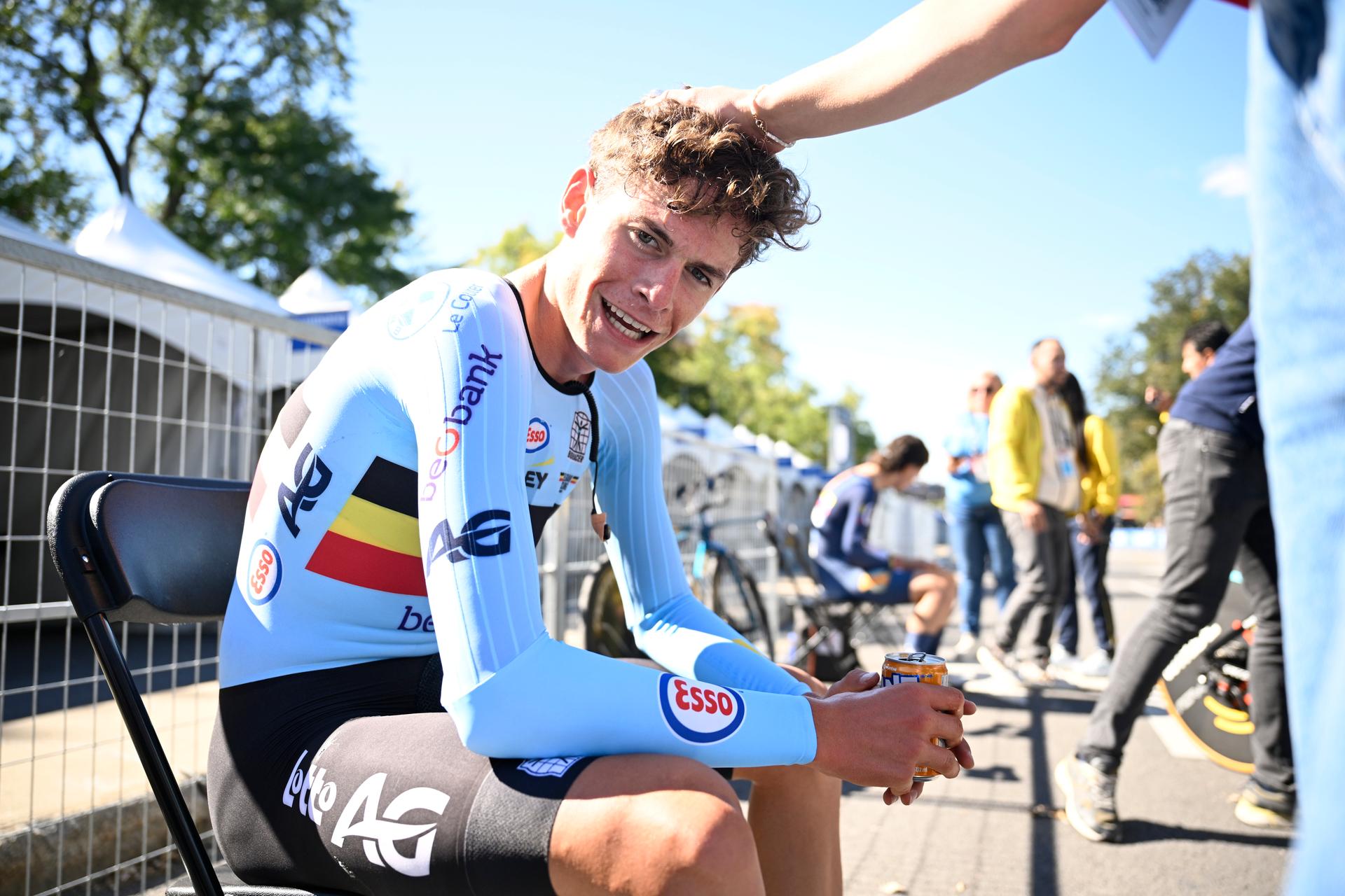 Belgian Vic De Smet celebrates after finishing second and winning a silver medal at the men's Junior individual time trial race (20,03 km) at the cycling UCI Road World Championship, in Montreal, Canada, Tuesday 22 September 2026. BELGA PHOTO JASPER JACOBS