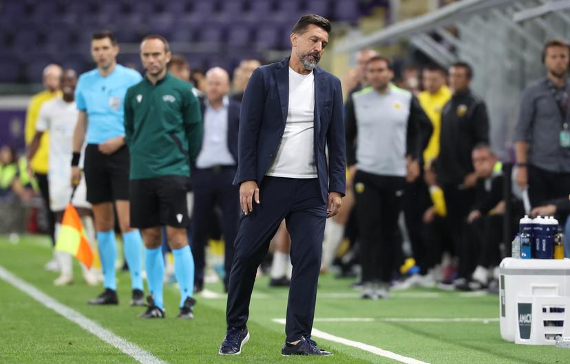 Anderlecht's head coach Besnik Hasi looks dejected during a soccer game between Belgian RSC Anderlecht and Greek AEK Athens, on Thursday 21 August 2025 in Brussels, the first leg of the play-offs round for the UEFA Conference League competition. BELGA PHOTO VIRGINIE LEFOUR