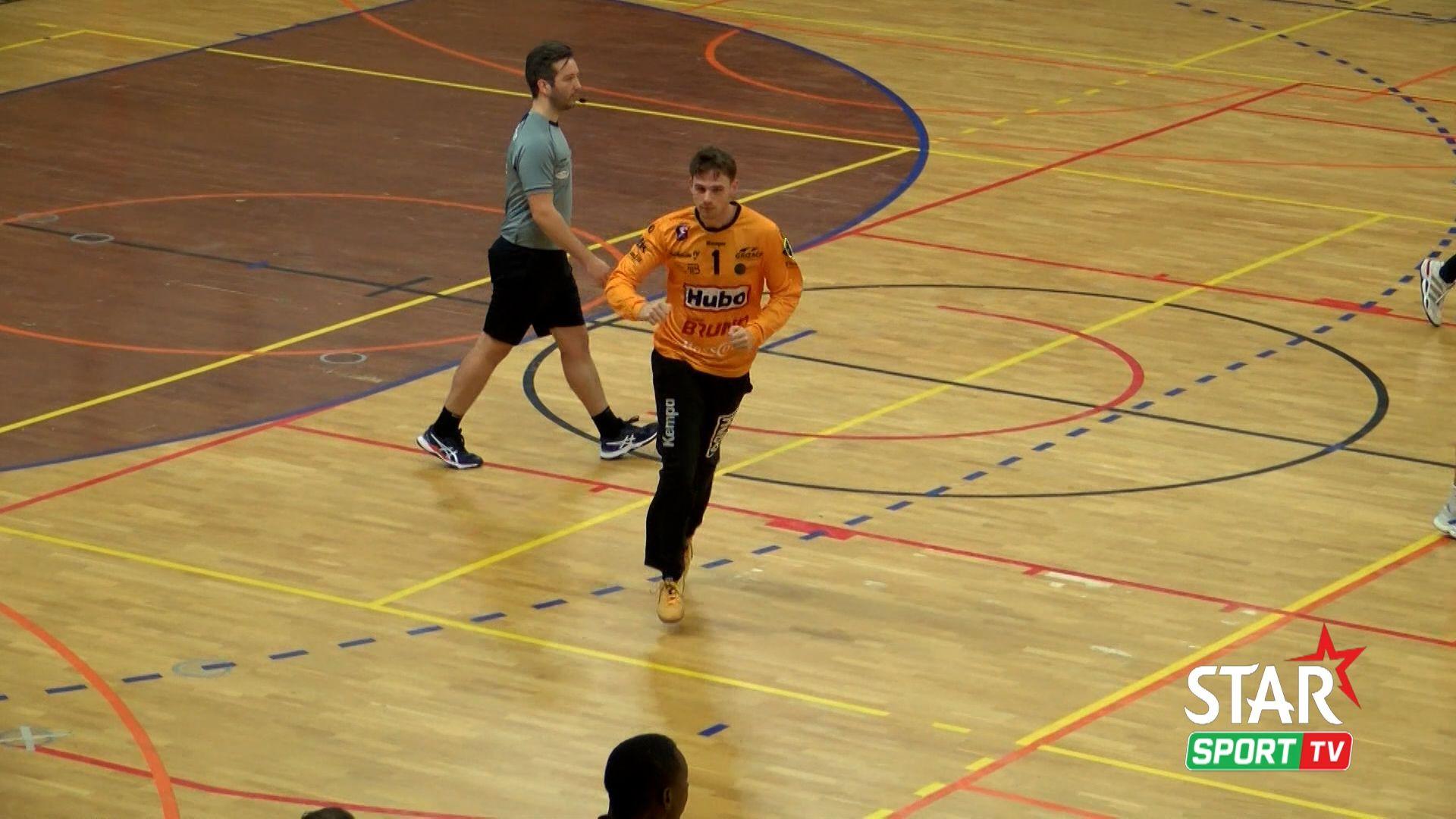 Doelmannen aan het werk in HUBO handbal vs Hurry