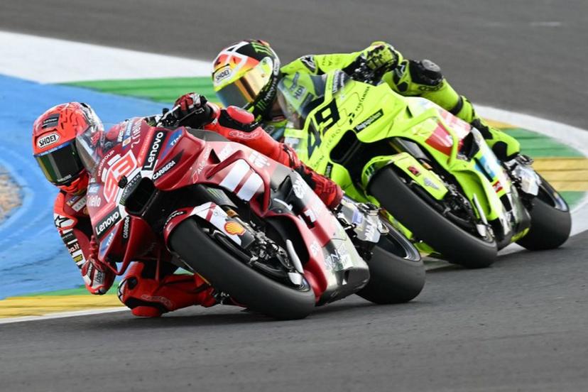 Ducati Lenovo's Spanish rider Marc Marquez (L) and Pertamina Enduro VR46 Racing Team's Italian rider Fabio Di Giannantonio compete during the MotoGP sprint of the Grand Prix of Brazil at the Ayrton Senna International racetrack in Goiania, state of Goias, Brazil, on March 21, 2026.  EVARISTO SA / AFP