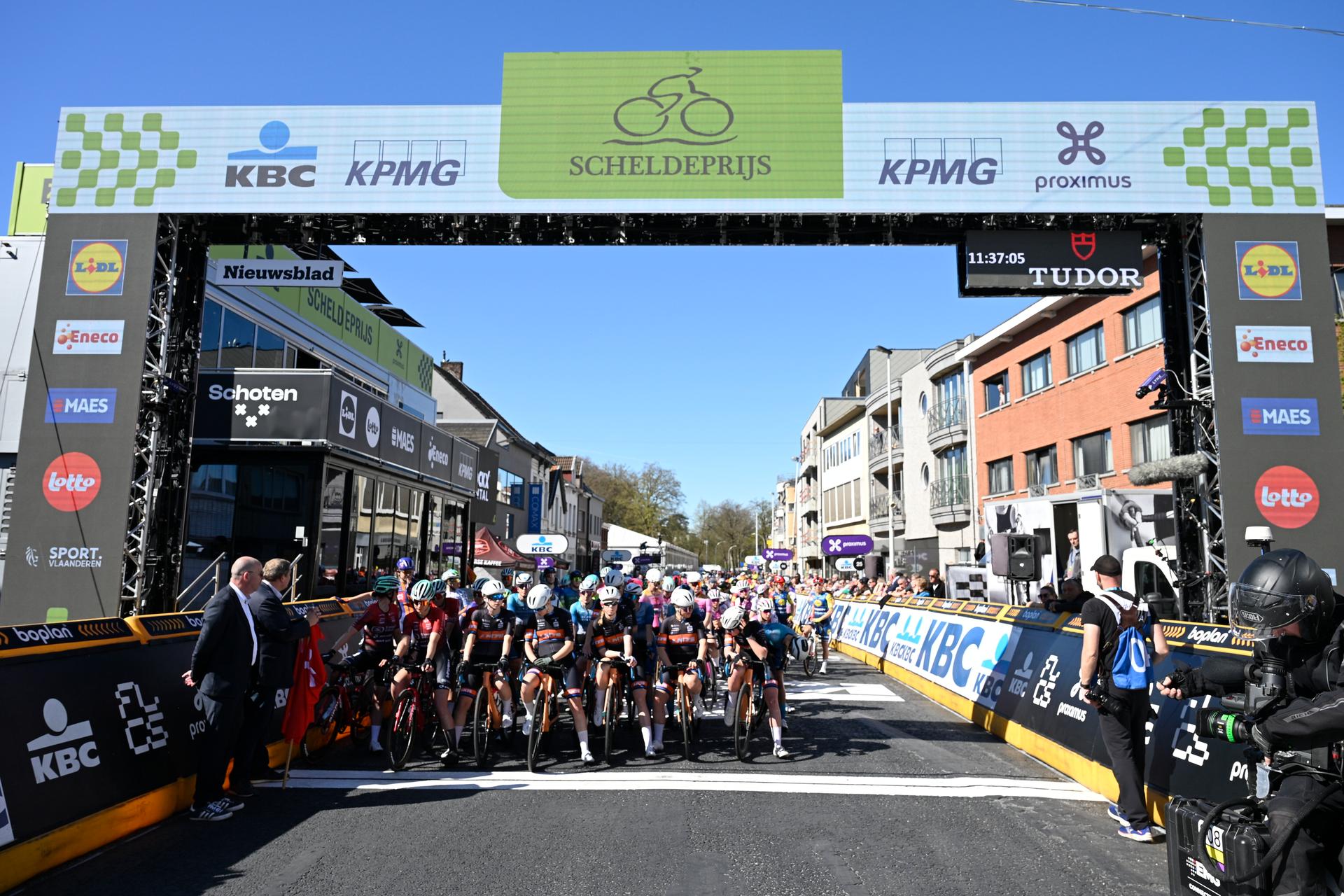 The start of the women's race of the 'Scheldeprijs' one day cycling event, 130,3km from and to Schoten on Wednesday 08 April 2026. BELGA PHOTO TOM GOYVAERTS