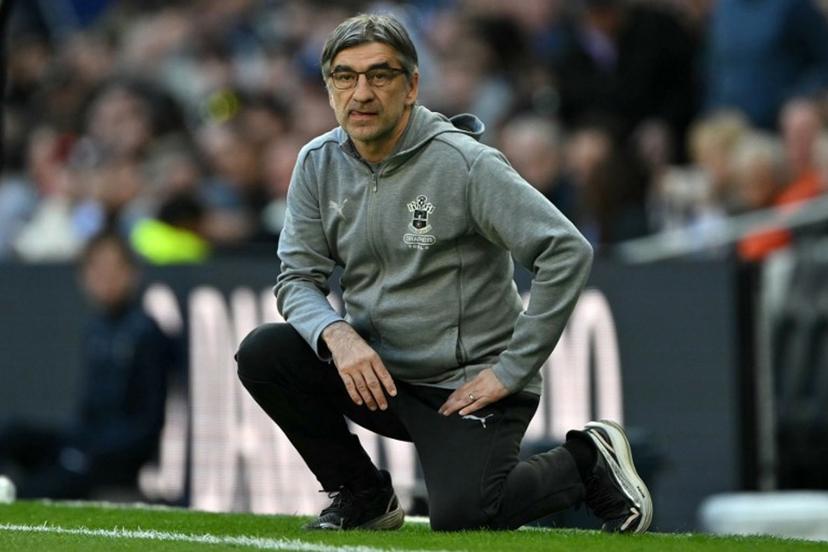 Southampton's Croatian head coach Ivan Juric reacts during the English Premier League football match between Tottenham Hotspur and Southampton at the Tottenham Hotspur Stadium in London, on April 6, 2025.  Glyn KIRK / AFP