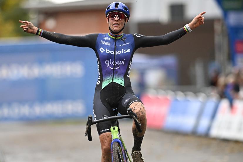 Dutch Lucinda Brand celebrates as she crosses the finish line at the elite women race of the "Rapencross" cyclocross in Lokeren, the second race (out of 8) of the X2O Badkamers Trophy,  Sunday 02 November 2025. BELGA PHOTO DAVID PINTENS