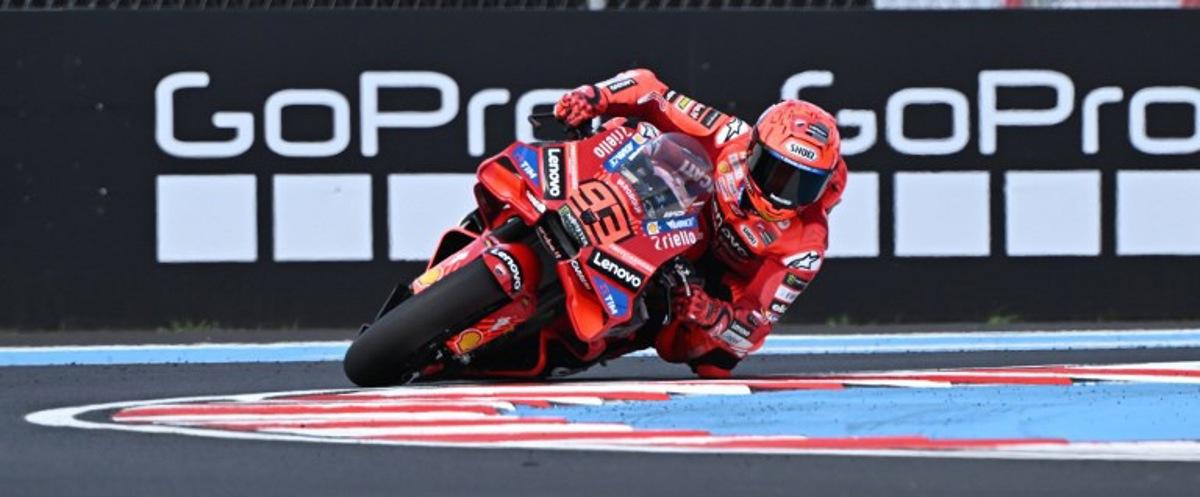 Ducati Lenovo Team's Spanish rider Marc Marquez competes during the qualifying session of the motorcycle Hungarian Moto GP Grand Prix at the Balaton Park circuit in Balatonfokajar, Hungary, on August 23, 2025.  ATTILA KISBENEDEK / AFP