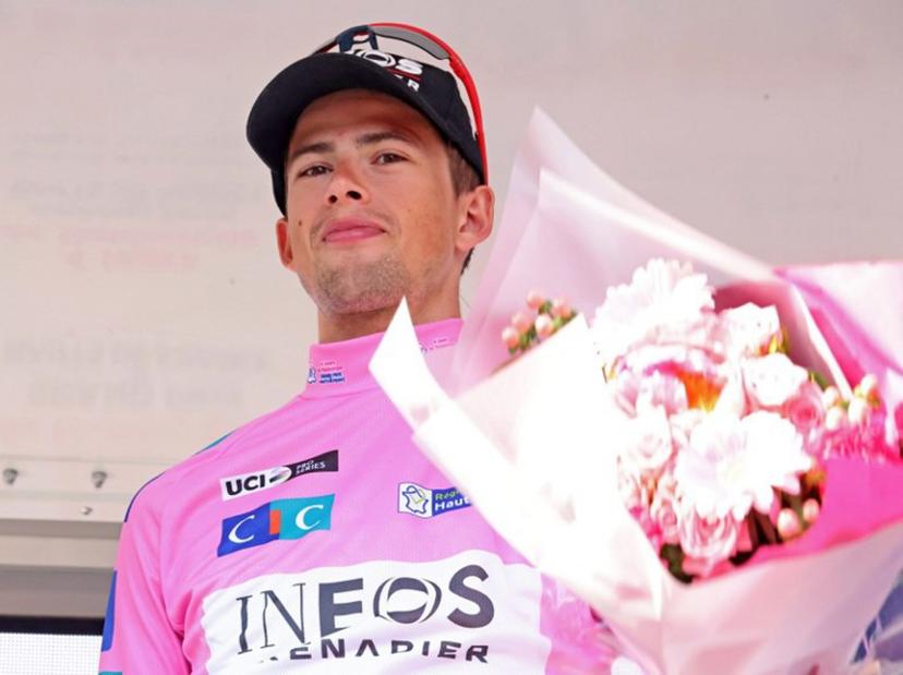British Ineos Grenadiers cycling team's Samuel Watson poses on the podium with the winner's trophy after winning the 2025 Four Days of Dunkirk at the end of the fith and last stage, a 182,3 km bewteen Wormhout and Dunkirk, in Dunkirk on May 18, 2025.  FRANCOIS LO PRESTI / AFP