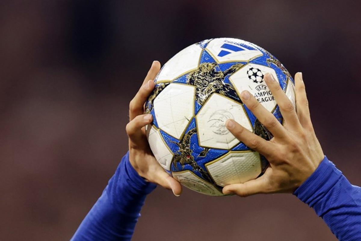 Chelsea's Spanish defender #03 Marc Cucurella holds the official Champions League matchball during the UEFA Champions League football match between FC Bayern Munich and Chelsea FC in Munich, southern Germany on September 17, 2025.  Alexandra BEIER / AFP