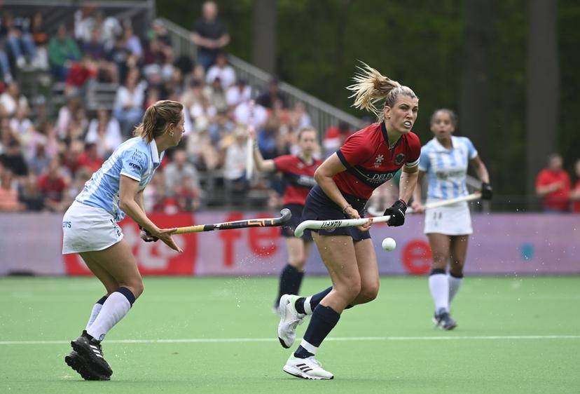 Gantoise's Barbara Nelen and Dragons' Valerie Magis fight for the ball during a hockey game between KHC Dragons and Gantoise, Sunday 21 May 2023 in Brasschaat, the second leg of the finals in the play-offs for the Belgian Women Hockey League season 2022-2023. BELGA PHOTO JOHN THYS