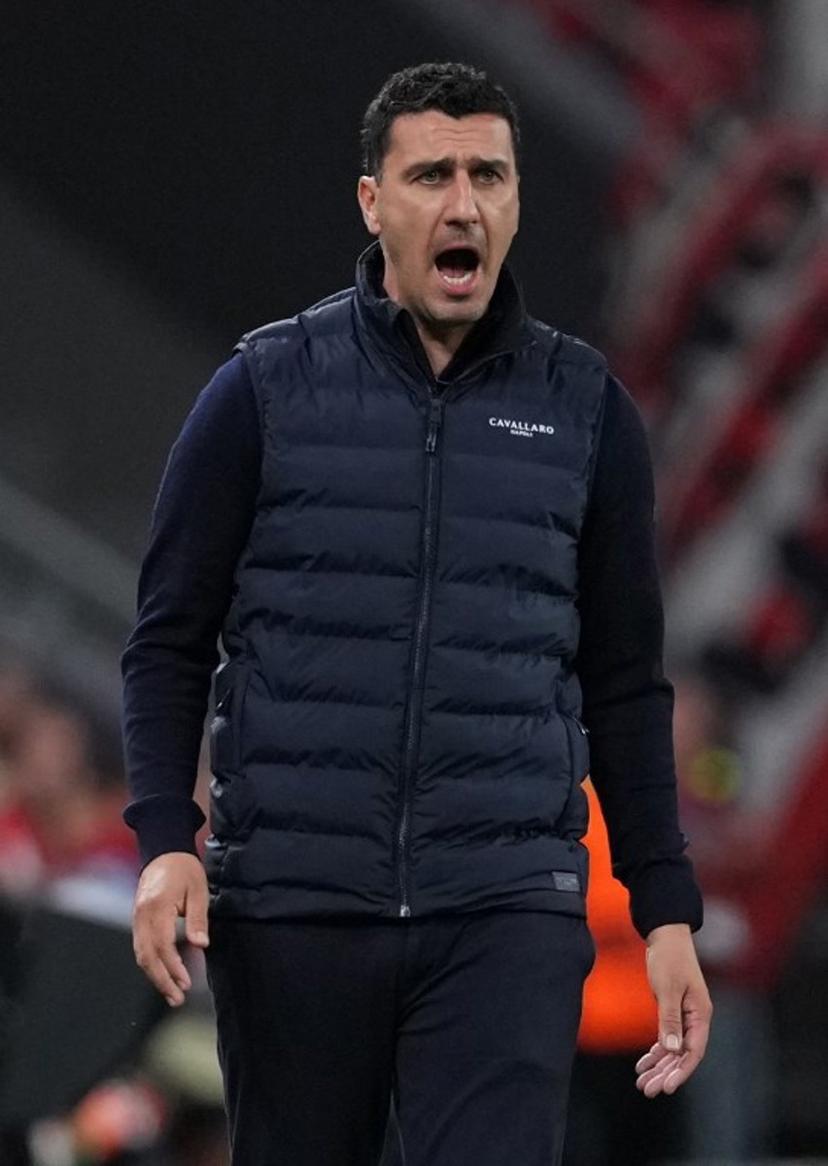 AZ Alkmaar's Belgian coach Maarten Martens shouts instructions to his players from the touchline during the UEFA Europa League 1st round day 2 between Athletic Club Bilbao and AZ Alkmaar at the San Mames stadium in Bilbao on October 3, 2024.  Cesar Manso / AFP