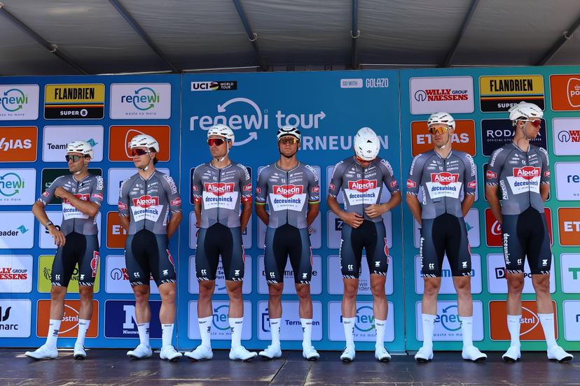 Dutch Mathieu van der Poel (C) and his teammates of Alpecin-Deceuninck pictured at the start of the first stage of the 'Renewi Tour' multi-stage cycling race, from Terneuzen to Breskens, The Netherlands (182,7 km) on Wednesday 20 August 2025. The five-day race takes place in Belgium and the Netherlands.  BELGA PHOTO DAVID PINTENS
