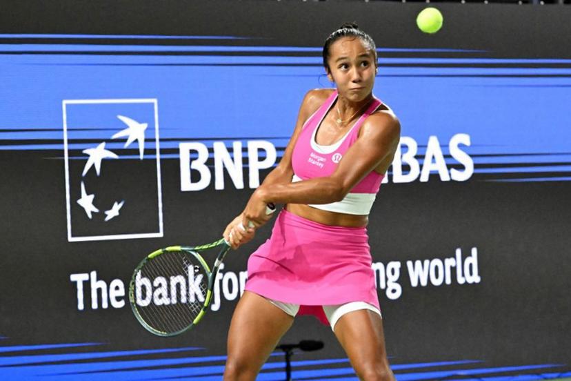 Canada's Leylah Fernandez returns a shot against Poland's Maja Chwalinska during the WTA Singapore Open Tennis semifinal in Singapore on September 26, 2026.   Roslan RAHMAN / AFP