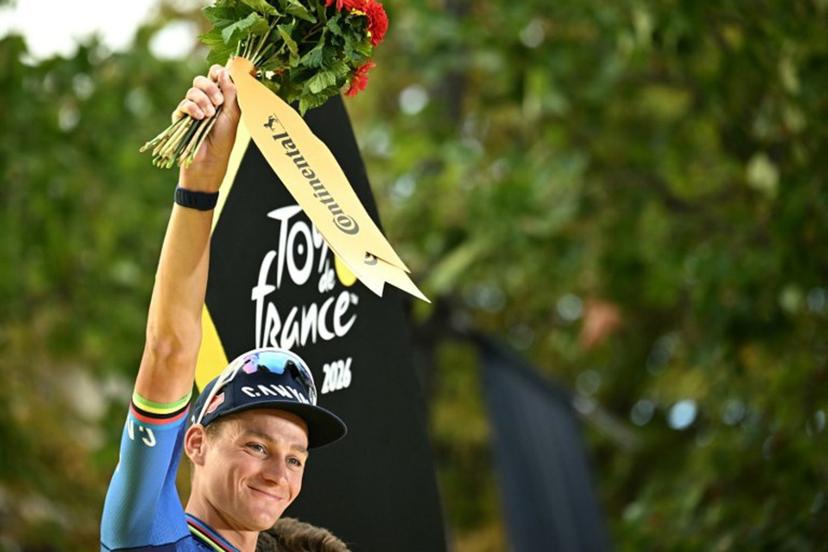 Alpecin - Premier Tech team's Dutch rider Mathieu van der Poel celebrates on the podium after winning the 21st stage of the 113th edition of the Tour de France cycling race, 88,7 km starting and finishing in Paris, on July 26, 2026.  Loic VENANCE / AFP