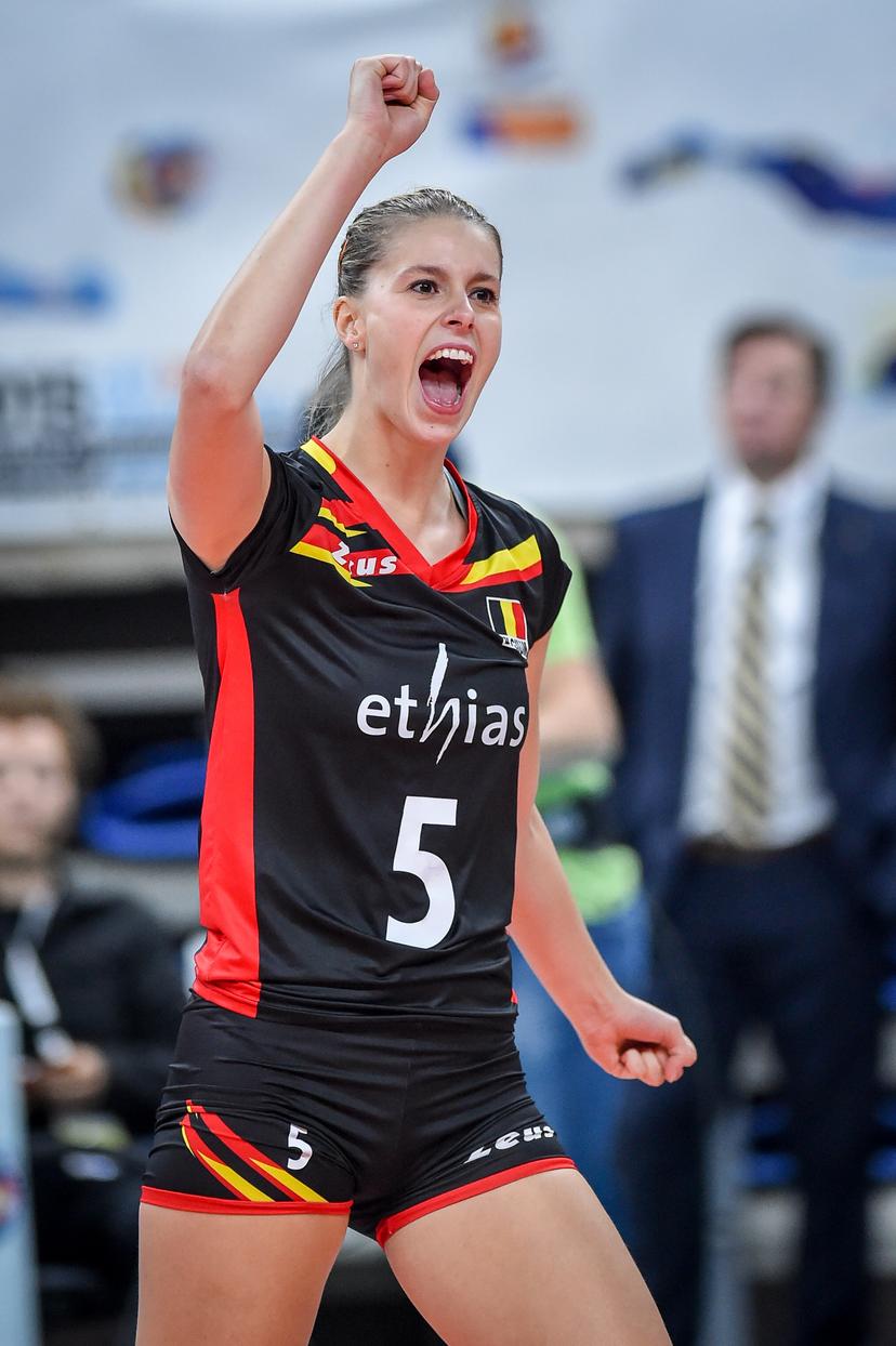 20150930 - ANTWERP, BELGIUM: Belgium's Laura Heyrman celebrate during the play off game between Belgium's Yellow Tigers and Czech Republic, a play off game of the CEV Women's Volleybal European Championship, in Antwerp, Wednesday 30 September 2015. BELGA PHOTO LUC CLAESSEN