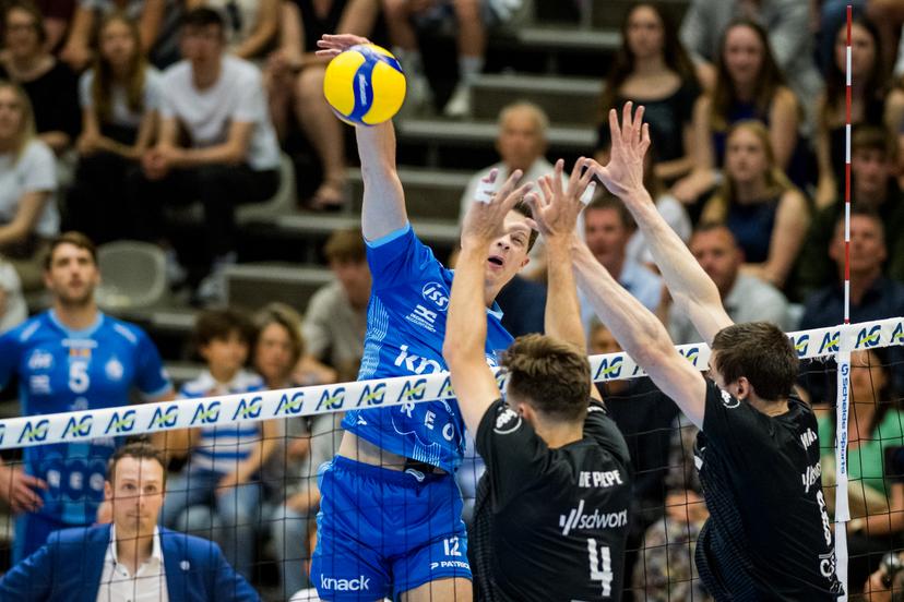 Roeselare's Seppe Rotty and Leuven's Laszlo De Paepe pictured in action during the match between Haasrode Leuven and Roeselare, a Play-off Final (4th game, best-of-5) game in the Lotto Volley League Men, Tuesday 13 May 2025 in Leuven. BELGA PHOTO JASPER JACOBS