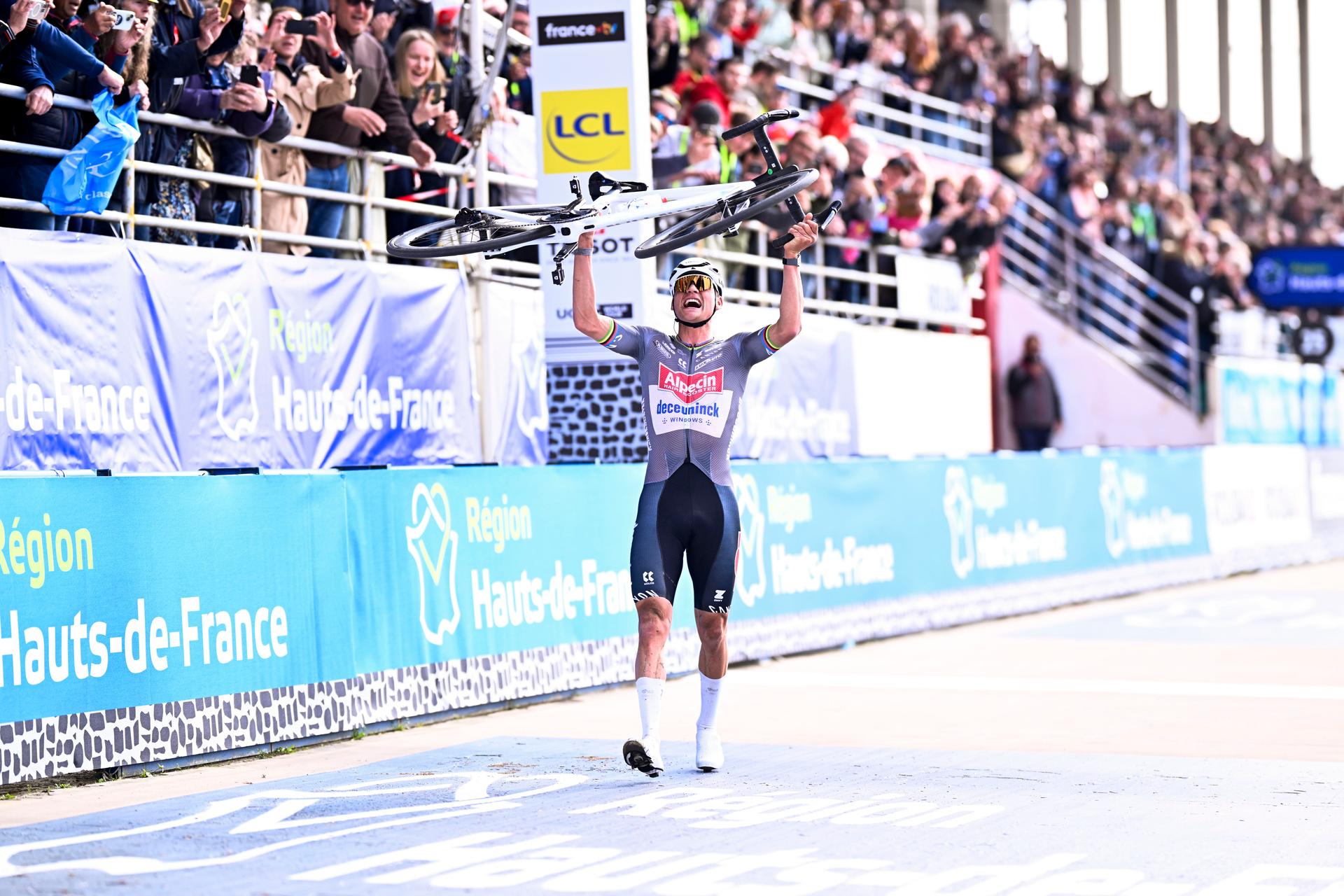 Dutch Mathieu van der Poel of Alpecin-Deceuninck wins the men elite race of the 'Paris-Roubaix' one day cycling race, 259,2 km from Compiegne to Roubaix, France, on Sunday 13 April 2025. BELGA PHOTO JASPER JACOBS
