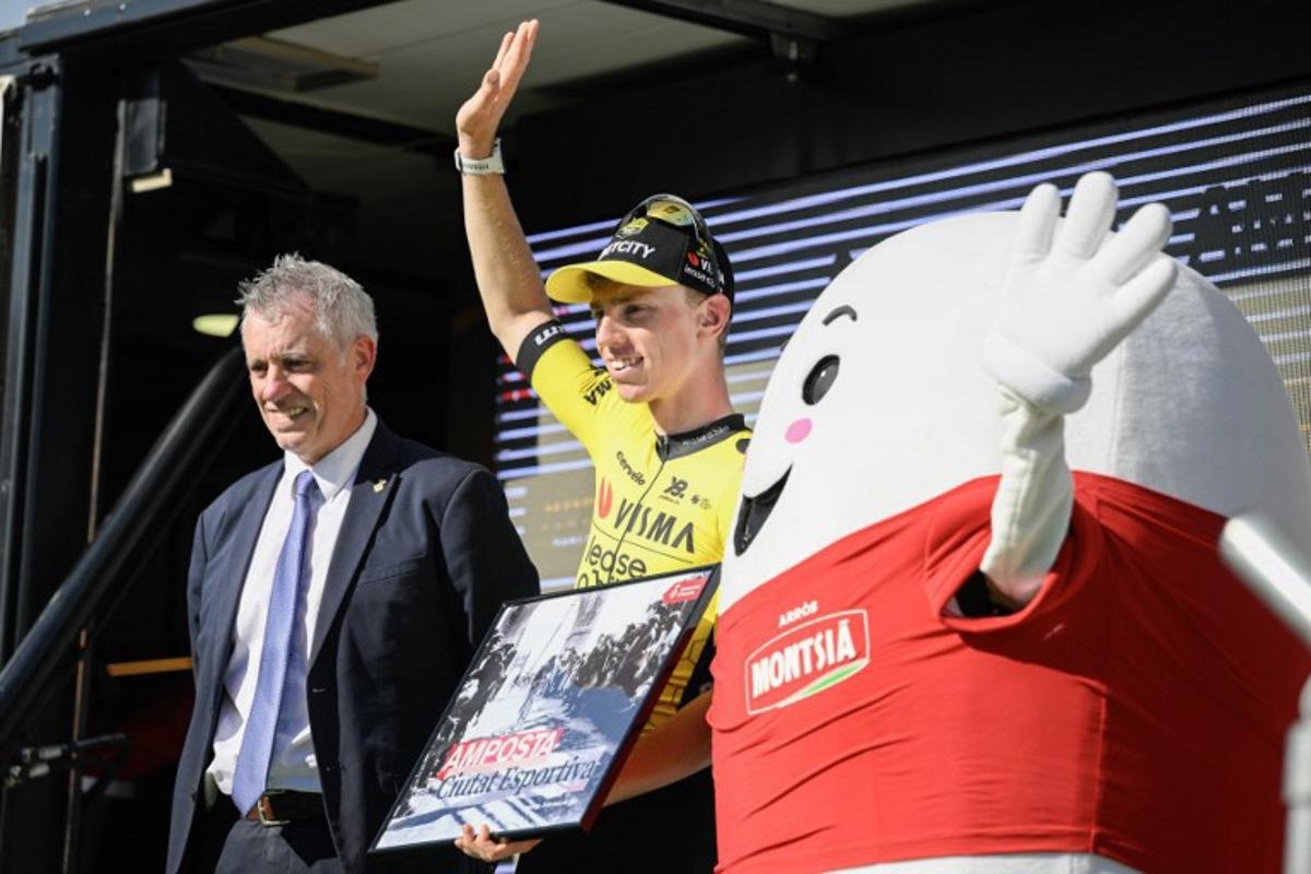Team Visma-Lease a bike's Matthew Brennan celebrates on the podium after winning the 5th stage of the 2025 Volta a Catalunya cycling tour of Catalonia, a 172 km race between Pauls and Amposta, on March 28, 2025.   Josep LAGO / AFP