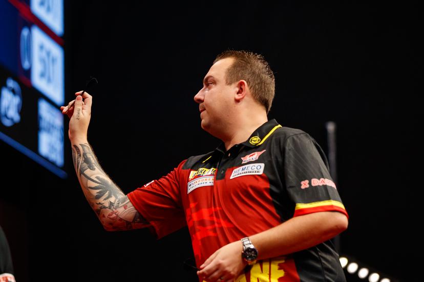 Belgian Kim Huybrechts pictured in action during the third day of the Belgian Darts Open, Sunday 25 September 2022 in Wieze, a tournament in the European Tour that takes places from September 23 until September 25. BELGA PHOTO JEF MATTHEE