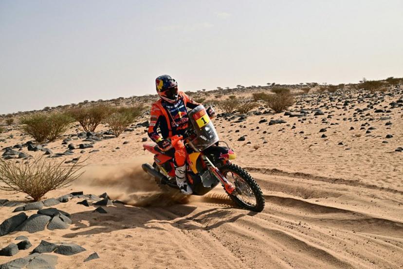 Australian rider Daniel Sanders competes with a Ktm 450 Rally Factory during Stage 11 of the 48th edition of the Dakar Rally 2026 between Bisha and al-Henakiyah in Saudi Arabia on January 15, 2026.  Giuseppe CACACE / AFP