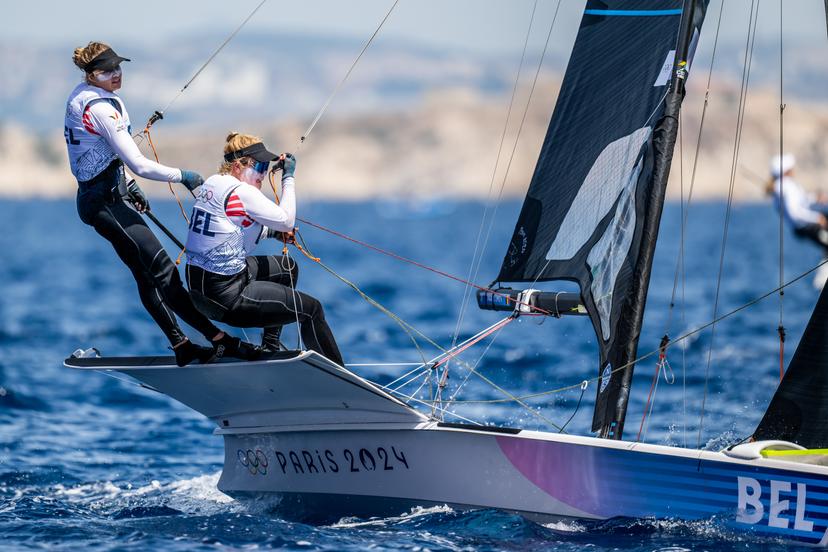 240728 Isaura Maenhaut and Anouk Geurts of Belgium compete in women's skiff - 49er FX sailing during day 2 of the Paris 2024 Olympic Games on July 27, 2024 in Marseille.  Photo: Petter Arvidson / BILDBYRÅN / kod PA / PA0850 bbeng segling Sailing olympic games olympics os ol olympiska spel olympiske leker paris 2024 paris-os paris-ol sverige sweden dam