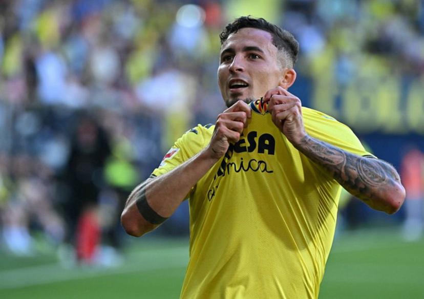 Villarreal's Spanish forward #21 Yeremi Pino celebrates scoring his team's first goal during the Spanish league football match between Villarreal CF and RCD Espanyol at La Ceramica stadium in Vila-real on April 27, 2025.  JOSE JORDAN / AFP