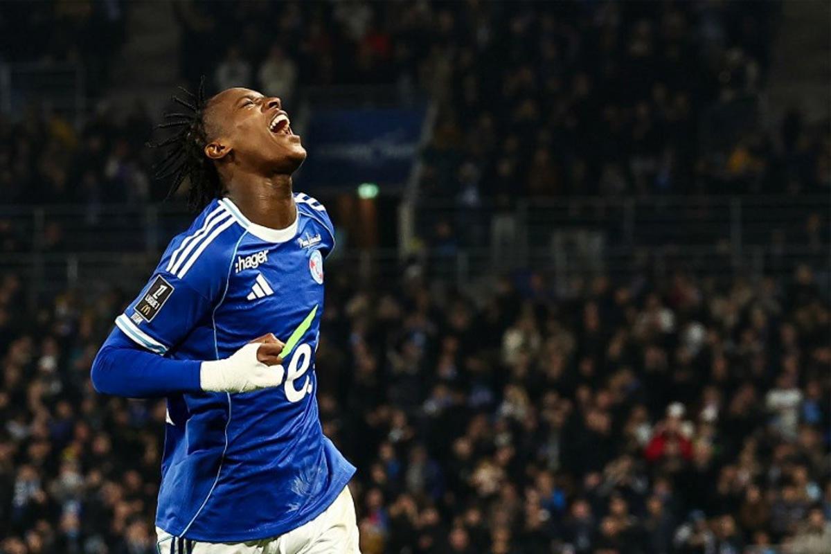Strasbourg's Dutch forward #10 Emanuel Emegha celebrates after scoring his team's second goal during the French L1 football match between RC Strasbourg Alsace and Lille LOSC at the Stade de la Meinau in Strasbourg, eastern France, on November 9, 2025.  Frederick FLORIN / AFP