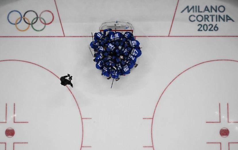 Italy's players huddle before the women's preliminary round group B Ice Hockey match between Italy and France at the Milano Santagiulia Ice Hockey Arena during the Milano Cortina 2026 Winter Olympic Games in Milan, on February 5, 2026.  JULIEN DE ROSA / AFP