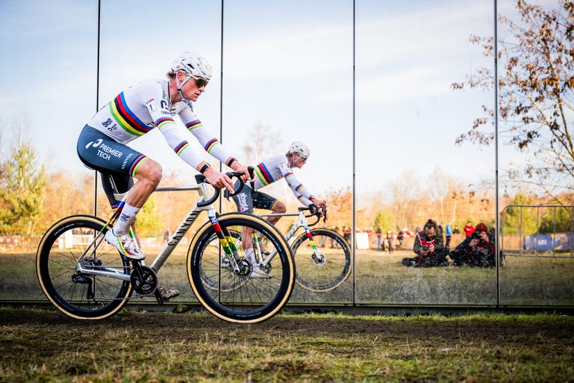 Dutch Mathieu Van Der Poel pictured in action during the men's elite race at the World Cup cyclocross cycling event in Maasmechelen, Belgium, stage 11 (out of 12) of the UCI World Cup cyclocross competition, Saturday 24 January 2026. BELGA PHOTO JASPER JACOBS